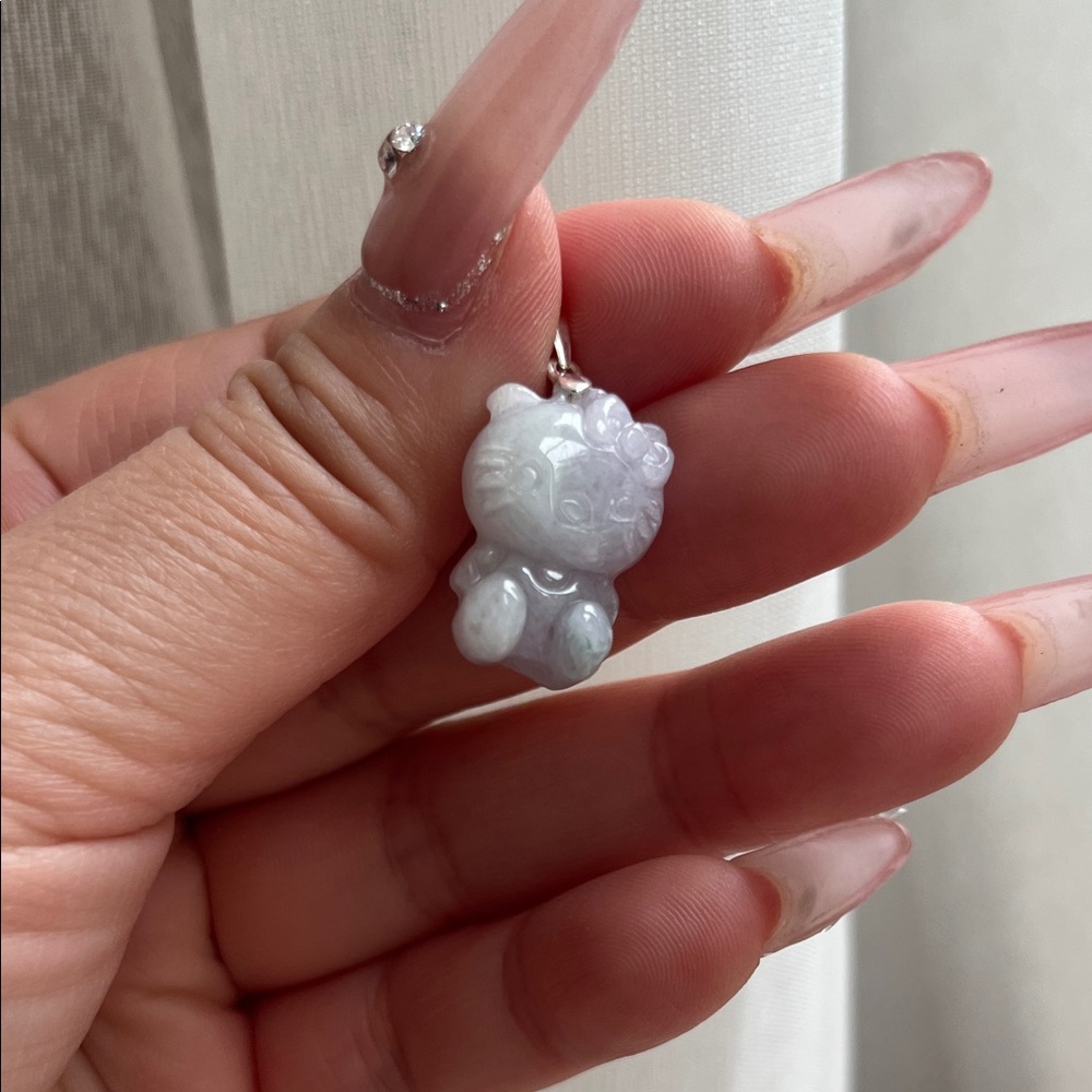✨RARE ✨ Lavender Jade Hello Kitty Pendant